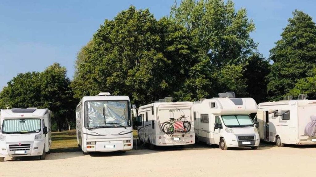 « La nouvelle est tombée : “c’est officiel et confirmé, les camping-cars sont bannis et les retraités crient au vol de leur autonomie”
