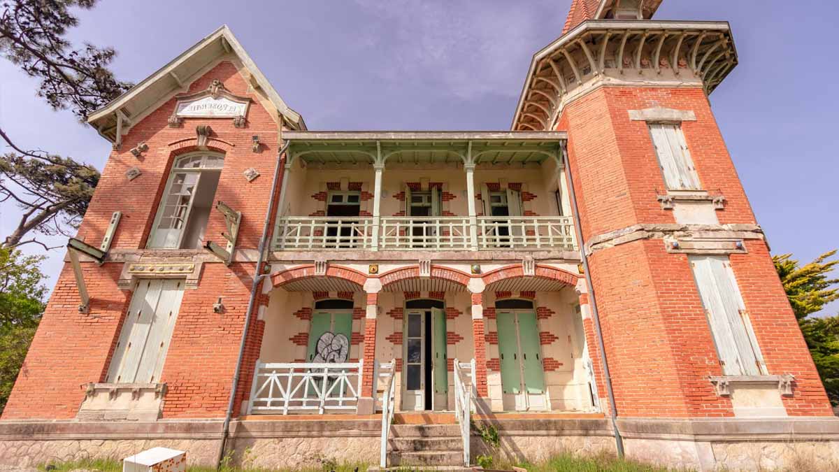 À Soulac, potentiels acheteurs ou curieux ont exploré l’emblématique villa La Roseraie