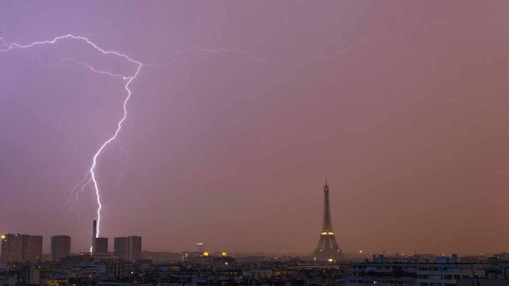 Alerte météo explosive : ces départements sont placés sous haute vigilance orageuse ce dimanche
