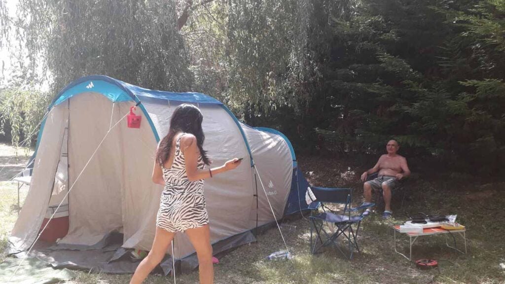 Canicule : « C’est une fournaise », des vacances plus éprouvantes que reposantes sous les tentes pour les campeurs