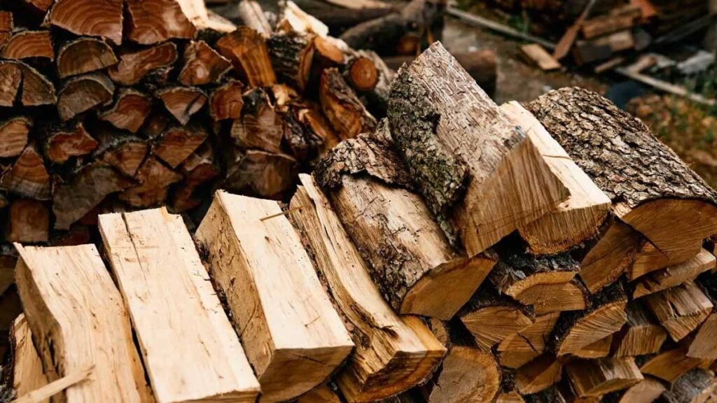 Chauffage au bois interdit à partir de 2027 : voici la liste complète (et exhaustive) des appareils concernés