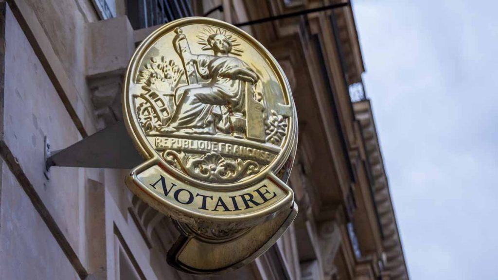 Héritage : « les notaires ne le crient pas sur les toits mais j’ai profité de cette faille » ces 10 jours précis où vous pouvez transférer une grosse somme d’argent sans payer d’impôts et sans aucune déclaration et qui font trembler le fisc