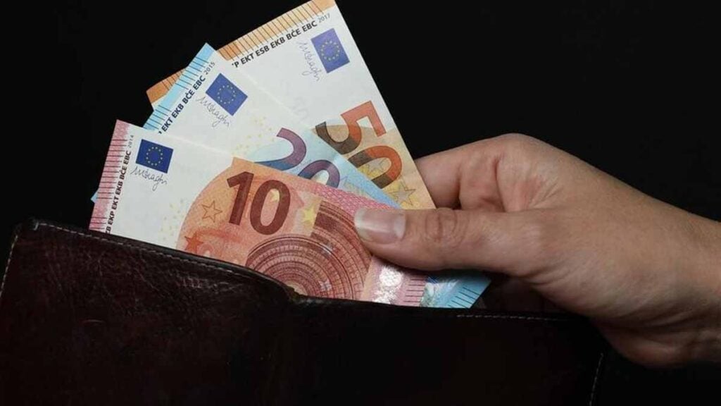 Argent : les frais de succession appliqués par les banques sont limités à 850 euros, voire interdits selon l’héritage