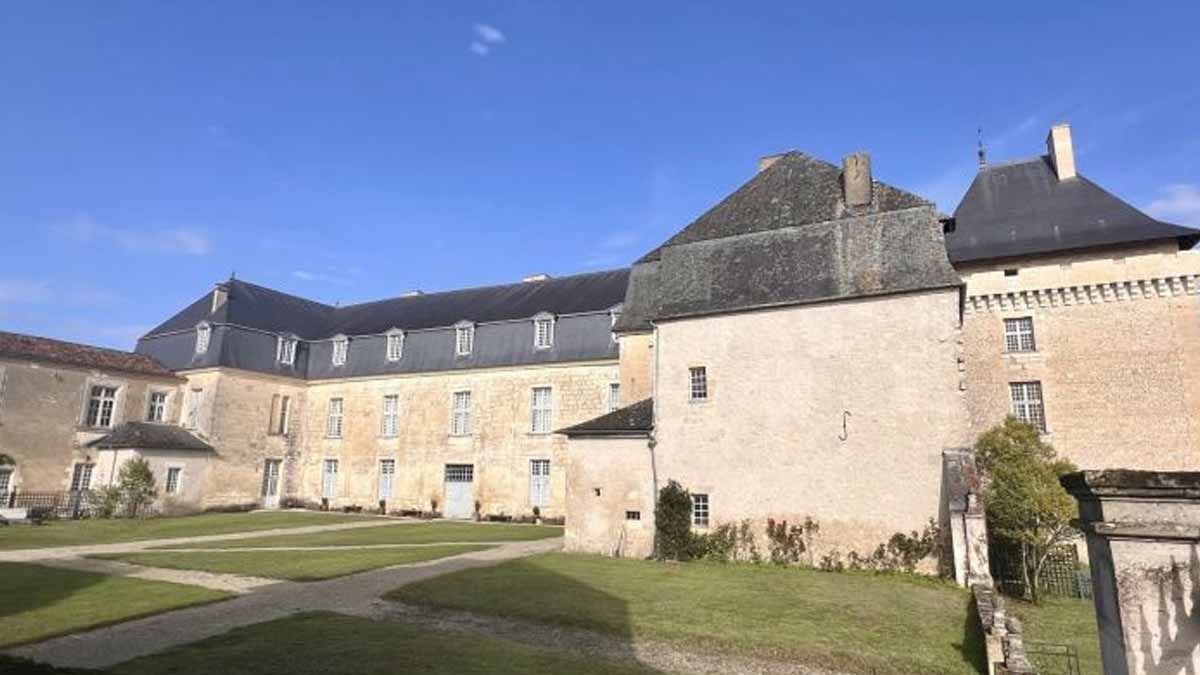4 900 € la semaine : ce château du sud-Charente se lance dans les séjours artistiques grand raffinement