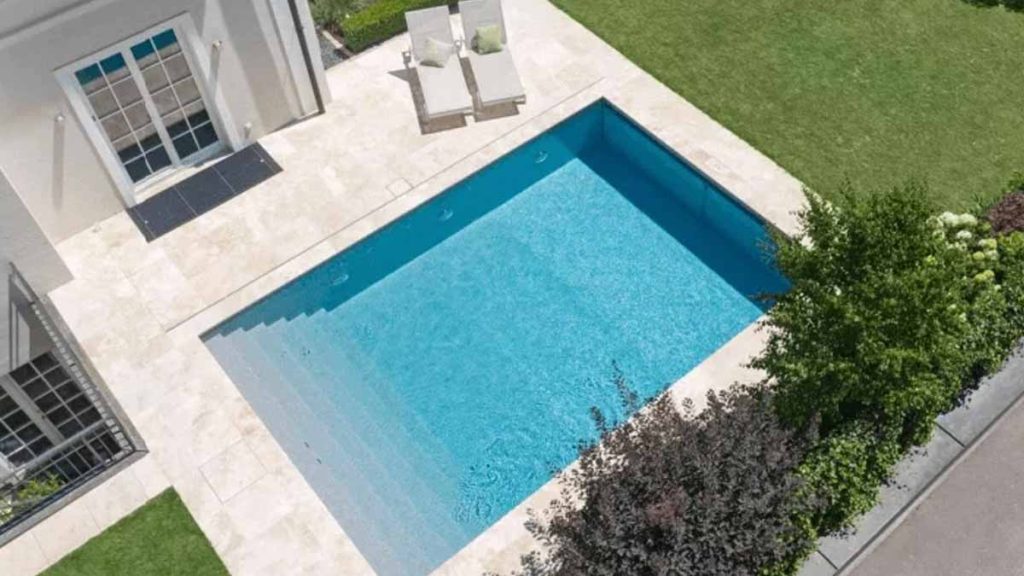 Fini la grande piscine : plus besoin de creuser, cette innovation fait un carton