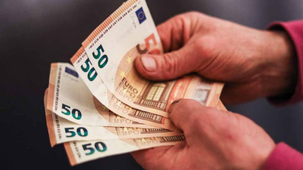 Virements : peu de Français le savent mais il est strictement interdit d’effectuer des virements entre vos comptes, les comptes concernés