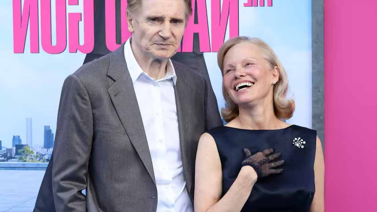 À 58 et 73 ans, Pamela Anderson et Liam Neeson affichent leur couple sur le tapis rouge de leur nouveau film