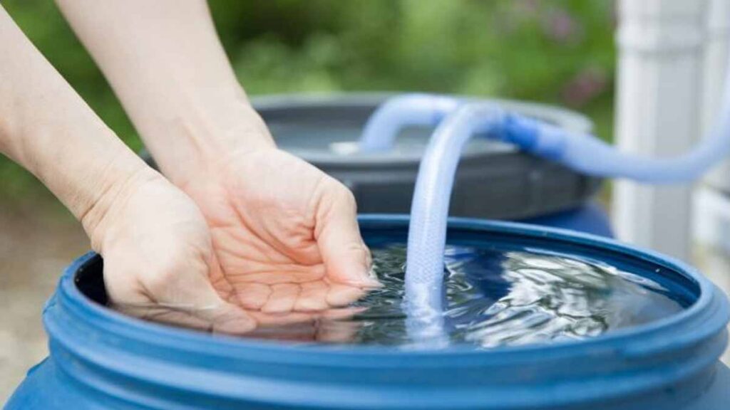 Récupérateur d’eau : attention, les mairies ont tout prévu pour punir les Français qui ne respectent pas cette obligation