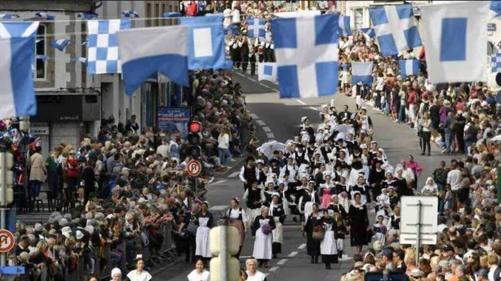 Une dizaine de communes se désolidarisent du label « Les plus belles fêtes de France » après la révélation du financement par Pierre-Edouard Stérin